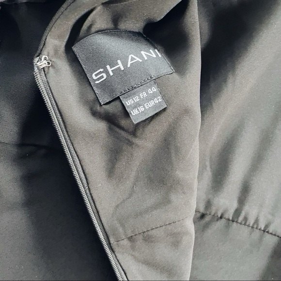 Shani Dramatic Rosette Sleeve Crepe Sheath Cocktail Dress Black - Picture 11 of 12